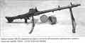 Единый пулемет MG-34 в варианте на сошке с лентой на 50 патронов в примкнутой к пулемету патронной коробке. Рядом пустая патронная коробка. (Кликните для просмотра в большем размере)